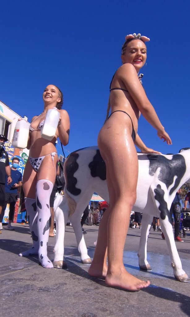 Blonde babe milk twerking pussy peek candid 7