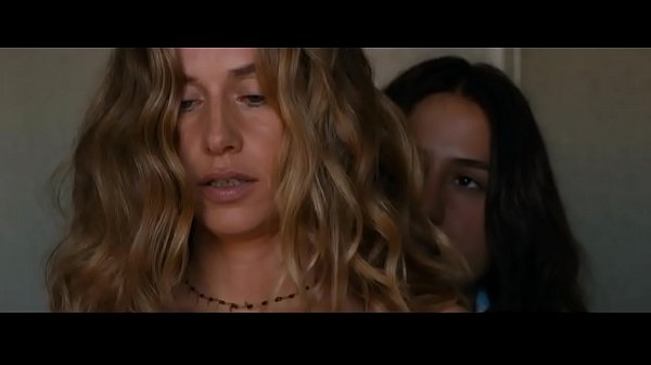 Cécile De France, Izïa Higelin in Summertime (2015) – 2