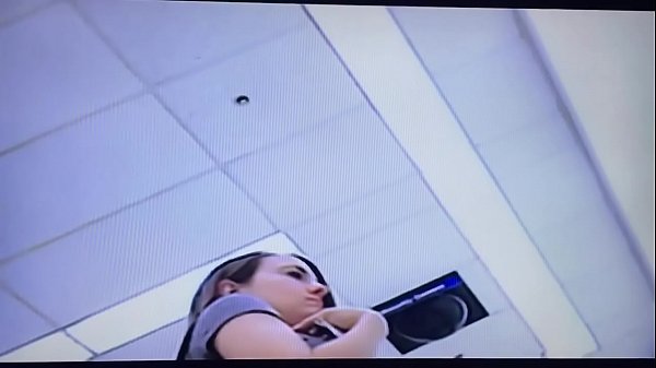 Upskirt teen in Chicago downtown
