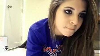 Teen Playing On Webcam – vixxxcam.com