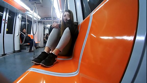 bundinha redondinha no metro leg