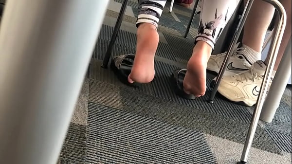 candid teen feet