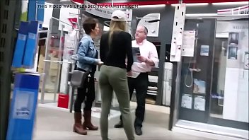 mother and unbelievable hot daughter amazing jiggly ass