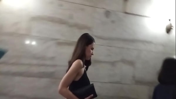 Bajo Falda 52