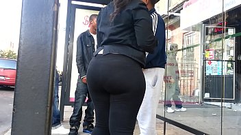 Candid crazy OMG-WTF bubbled out teen booty of NYC
