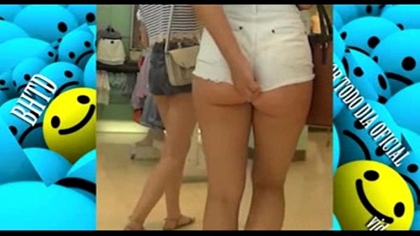 Gostosas de Shortinho Socado Mostrando Polpinha da bunda   Short Shorts