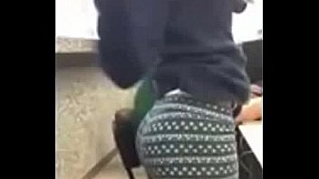 Puteando en el salón