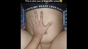 Snap – CALIENTE ADOLESCENTE ENGAÑA a su NOVIO con su COMPAÑERO DE CUARTO