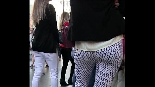 Candid Blonde Long Legs in Yoga Pants Creepshot